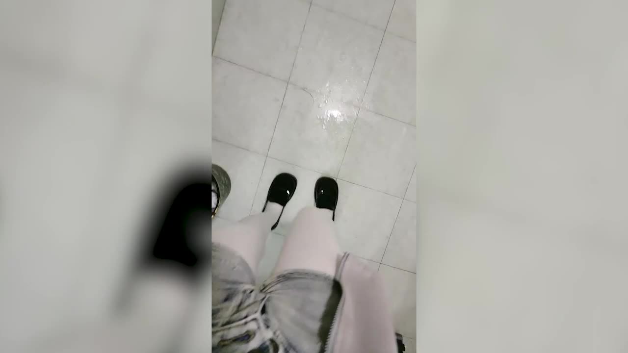 圓美乳甜妹！雙馬尾笑起來甜美！解開衣服堅挺大奶，浴室洗澡誘惑，多毛騷逼，掰開特寫手指扣弄 - AV大平台 - 中文字幕，成人影片，AV，國產，線上看